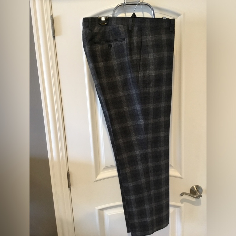 Banana Republic. Men’s dress pants